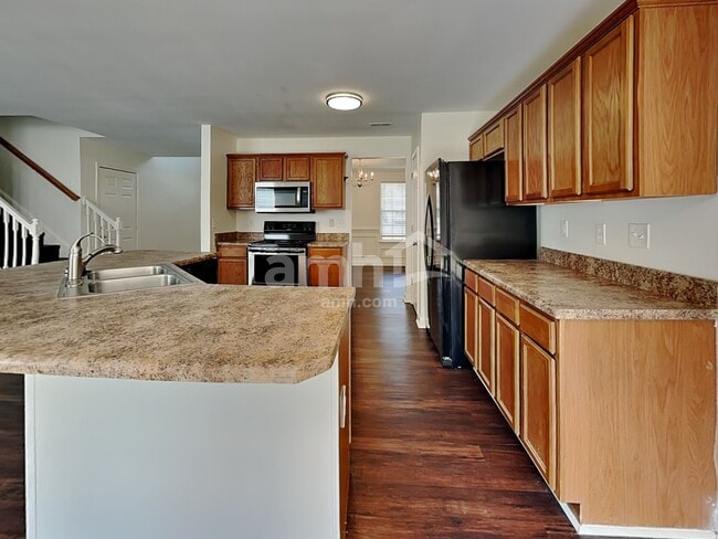 Photo - 233 Worcester Ln