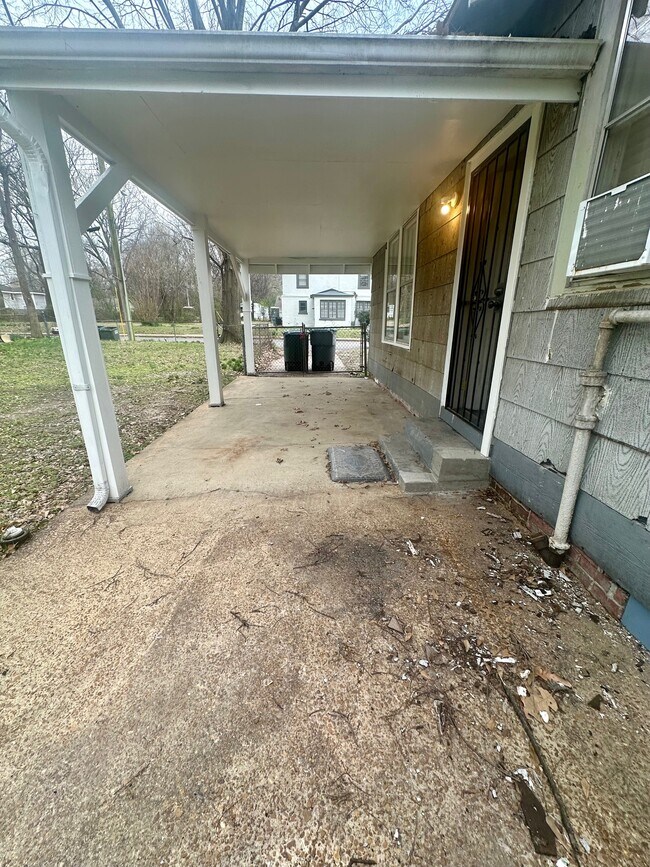 Photo - 670 Goodman St