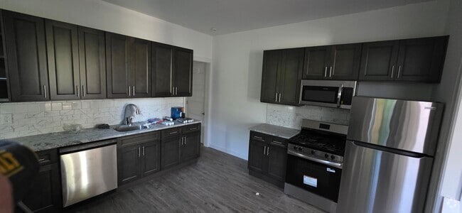 Building Photo - 572 River St Rental
