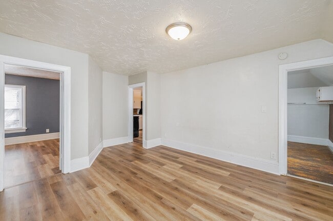 Building Photo - 35 W 14th Ave Unit 35A