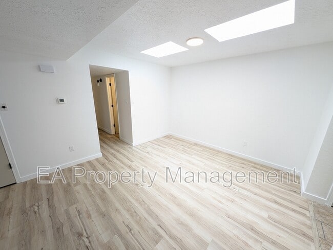 Photo - 3301 Schumacher St NW