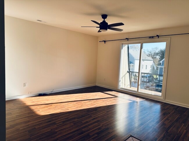 Photo - 6734 W Dakin St Unidad 2F