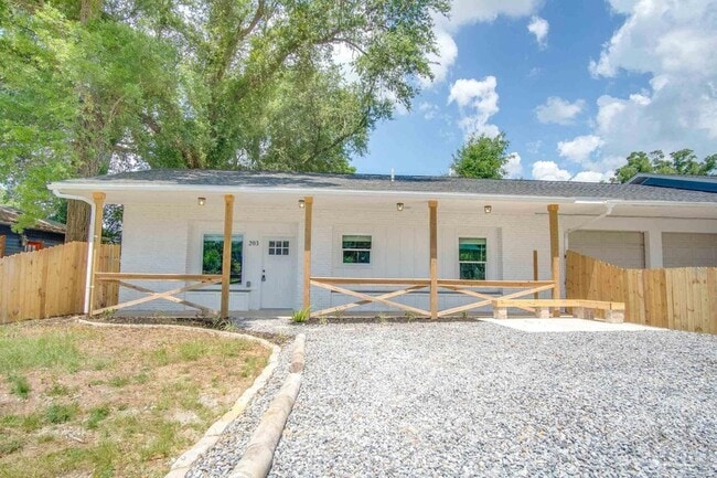 Building Photo - 203 S L St