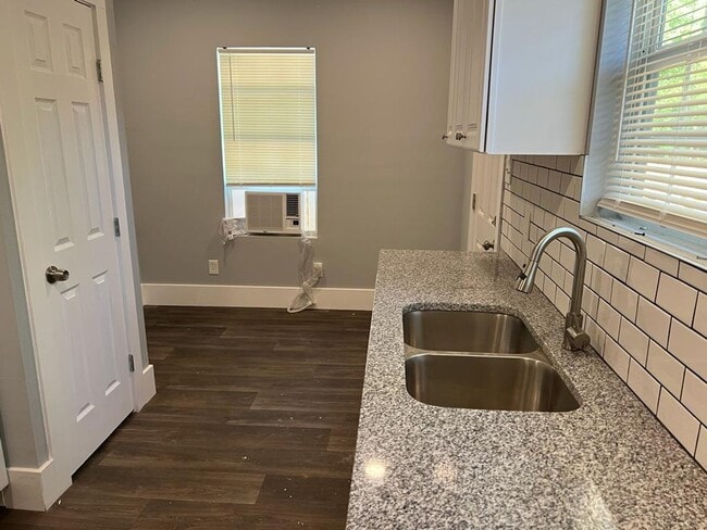 Photo - 434 S High St Unit b