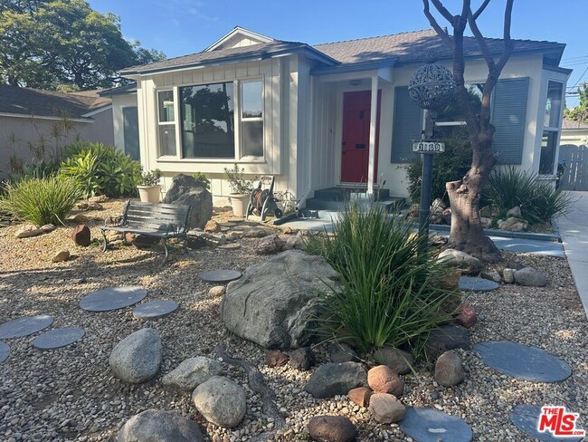 Building Photo - 3169 S Bentley Ave Rental