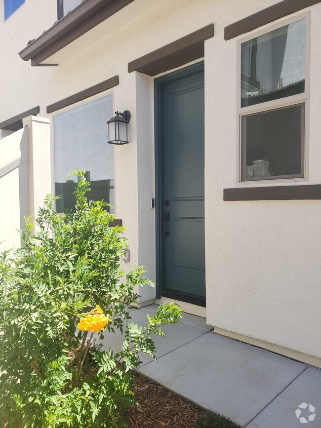 Building Photo - 586 Gateway Ln Unit 1 Rental