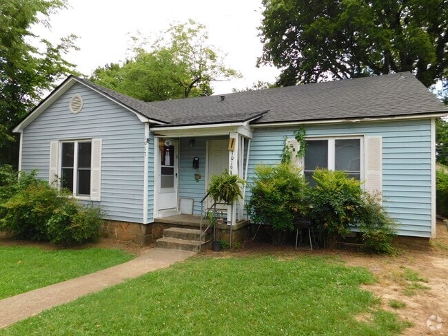 Building Photo - Cute 2-bedroom, 1 bath duplex near downtown. Rental