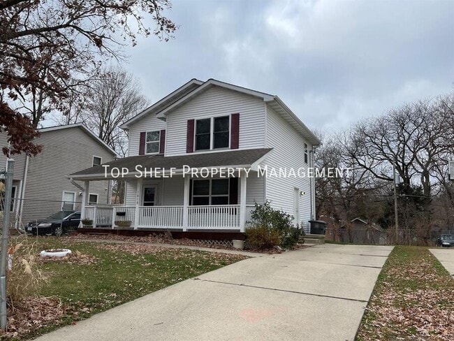 Photo - 1818 12th St Casa