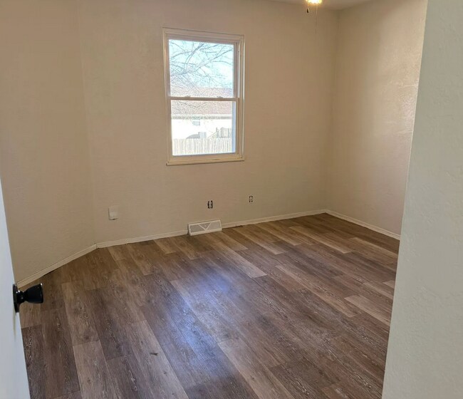 Photo - 2901-2903 Tepee Ave