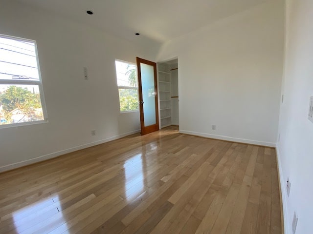 Bedroom and walk-in closet - 1462 Lake Shore Ave Unit 1464