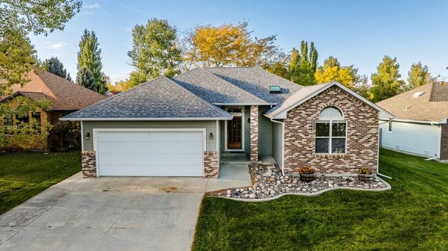 Building Photo - Beautiful 3 bed 2 bath home with garage for rent