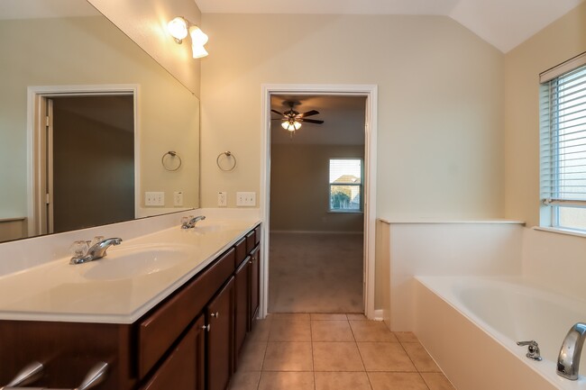 Photo - 1315 Lucas St