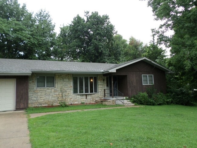 Building Photo - House on Browning available soon