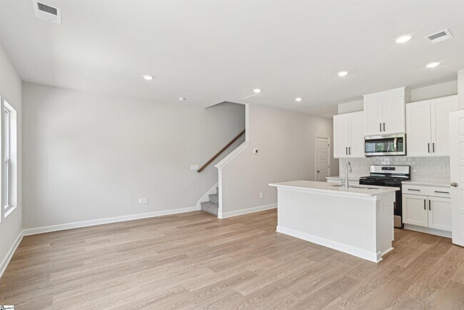 7 Gramercy Wds Ln
