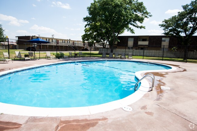 Sparkling  Pool - Ridgecrest Apartments