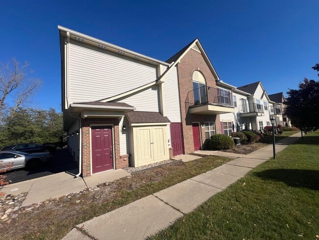 Building Photo - 9589 Lakeside Dr