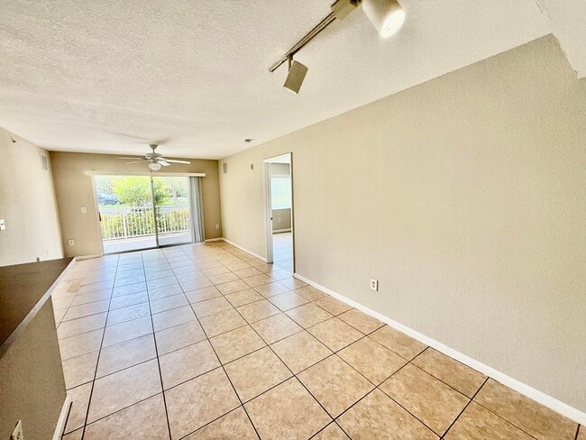 Photo - 181 SW Palm Dr Unit 103