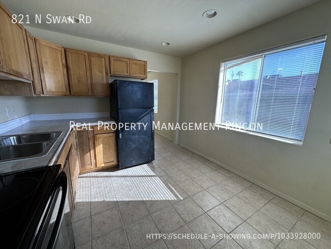 Photo - 821 N Swan Rd
