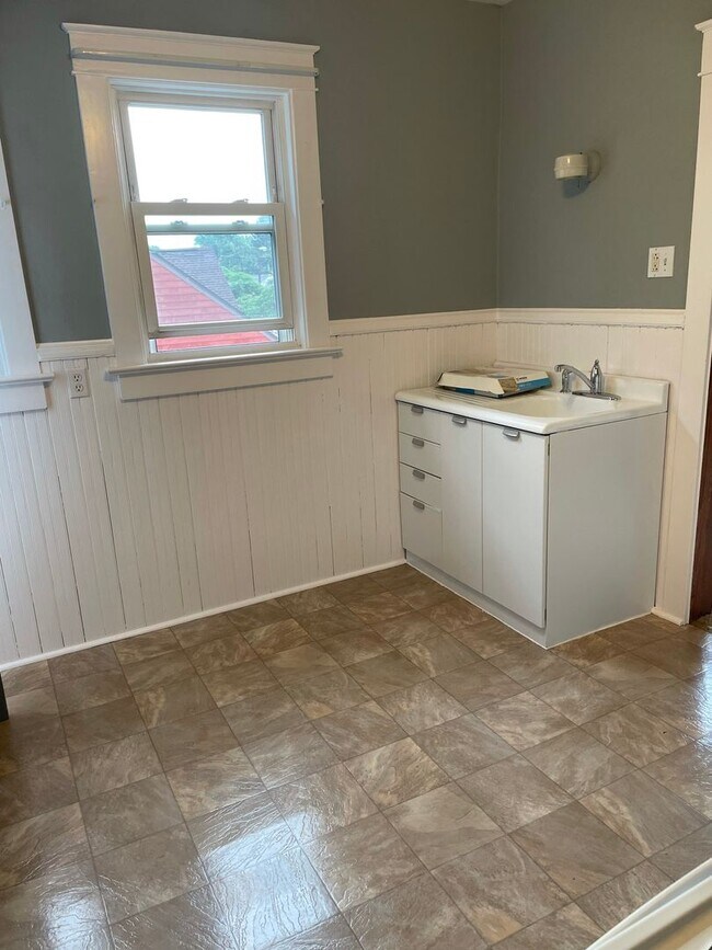 Photo - 846 E 30th St Unidad 846 E 30th St - 2nd Floor