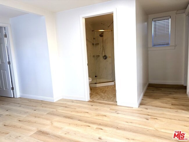 Photo - 2631-2631 1/2 W 17th St