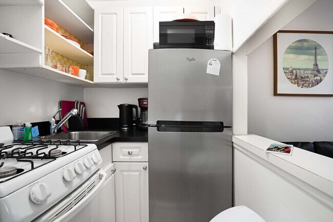 Photo - 328 E 74th St Unidad ID1032014P