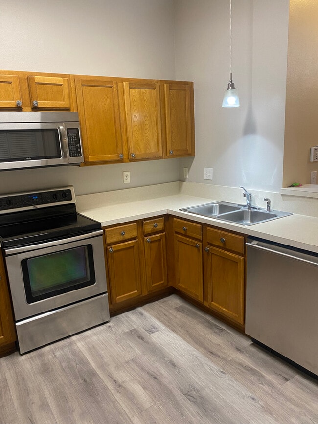 Kitchen - 6111 Maggies Cir Unit 101