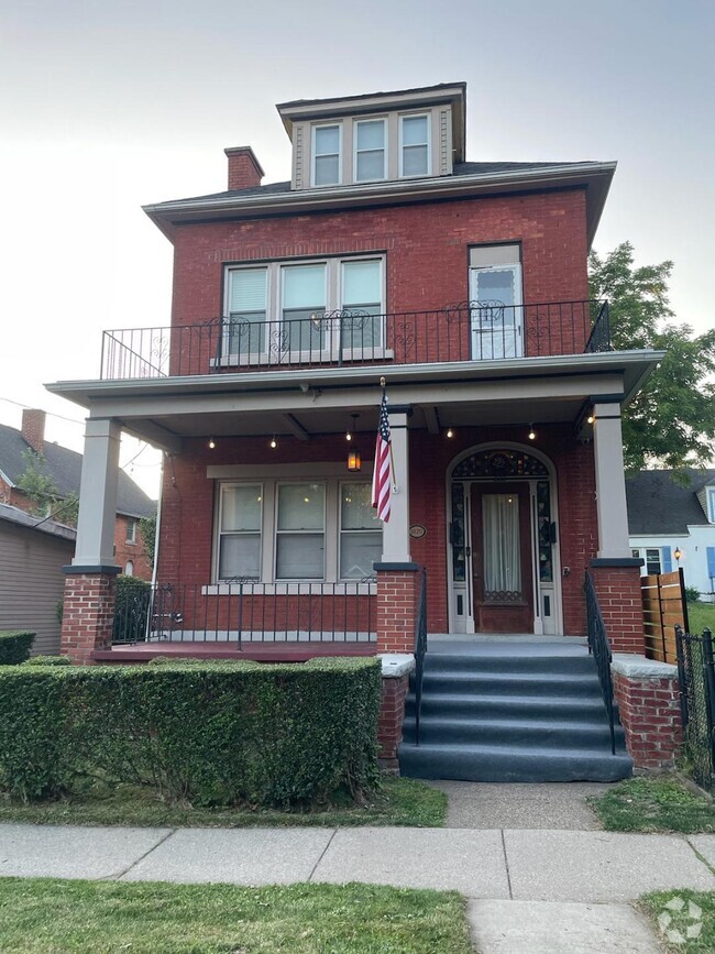 Building Photo - 222 Pennsylvania St Unit 222-LOWER Rental