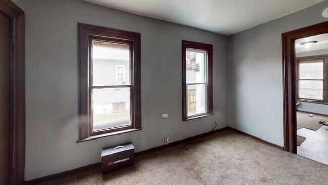 Photo - 144 Ave. C