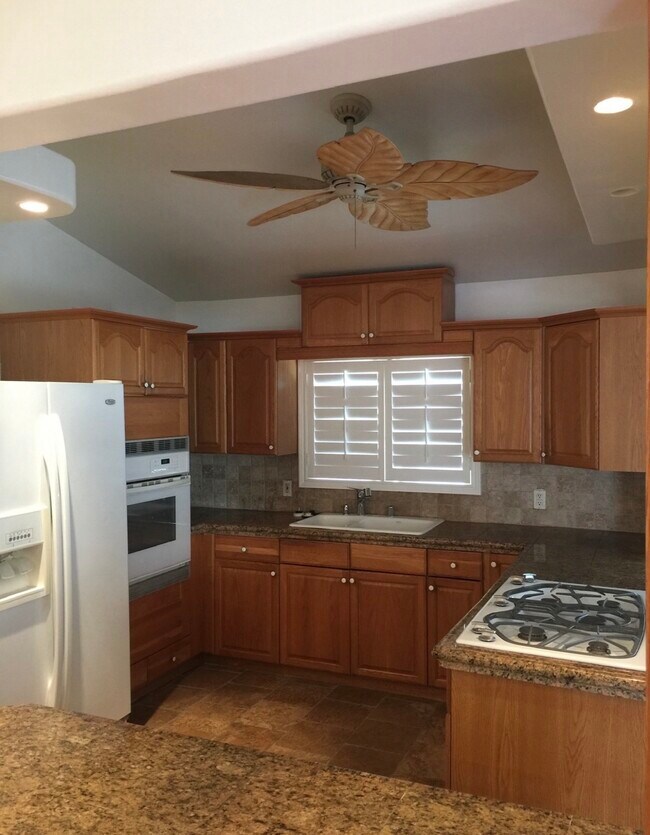 4624 W 172nd St Unit D