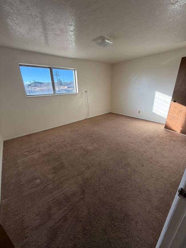 Photo - CS-1070/1080 E 800 N Bookcliff Apartments Unit Bookcliff  Apartments #8