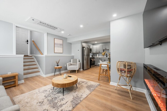 Building Photo - 81 Luna St