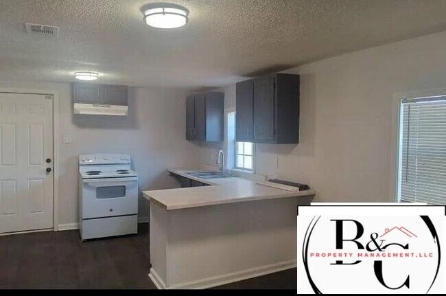 2605 W 34th Ave