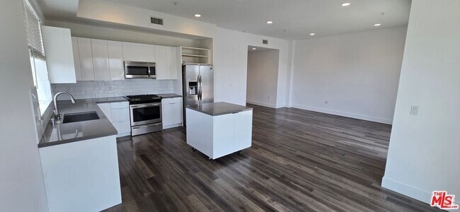 Building Photo - 1215 S Bedford St Unit 503 Rental