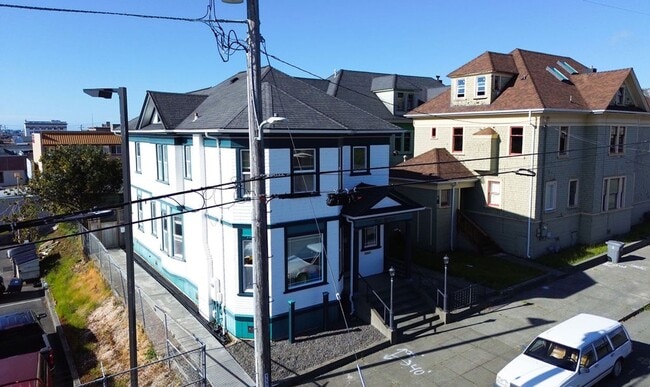 Photo - 369 8th St Apartment Unit B