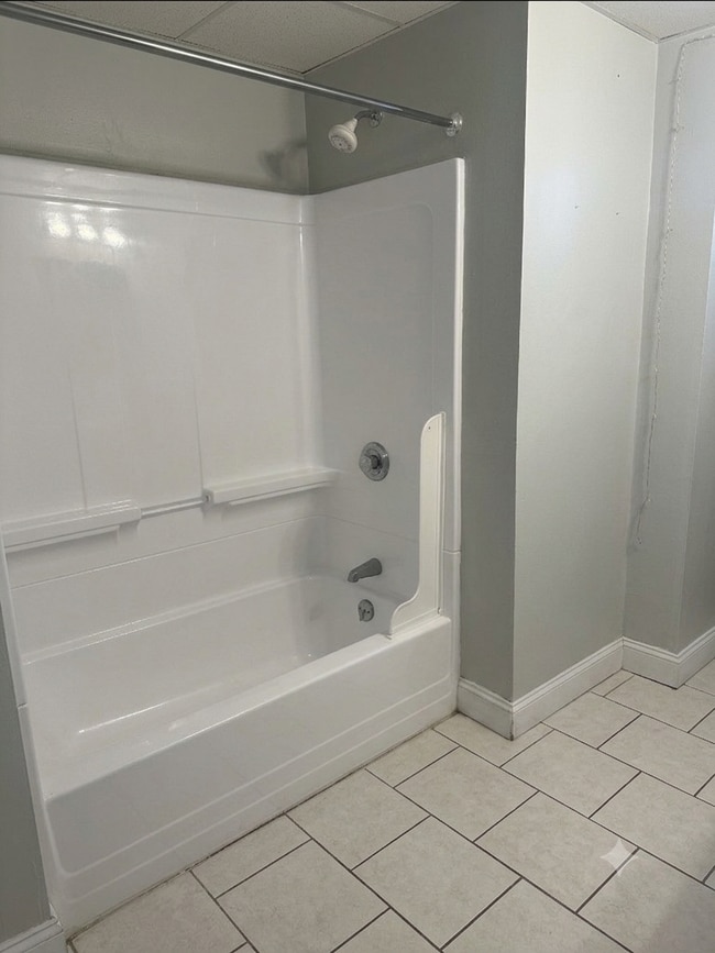 baño - 13 Winter St Unidad #1