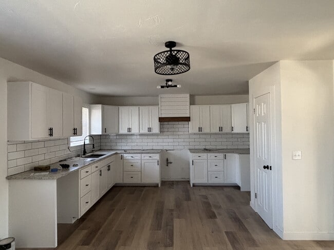 Photo - 915 S 6th St