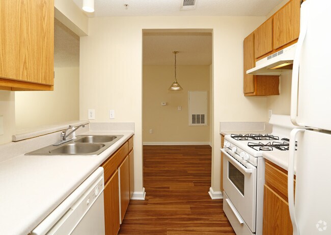 2BR, 2BA - 938sf- Kitchen