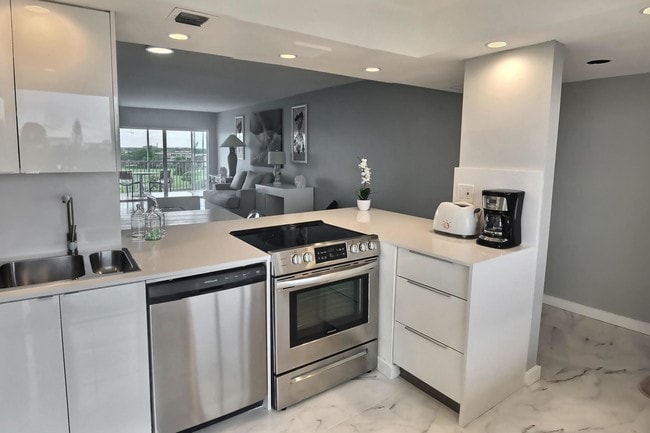 Photo - 3050 N Palm Aire Dr Unit 6