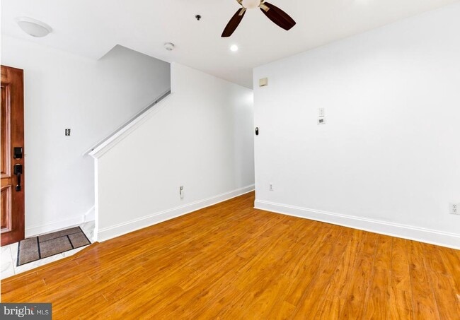 Photo - 576 Washington St