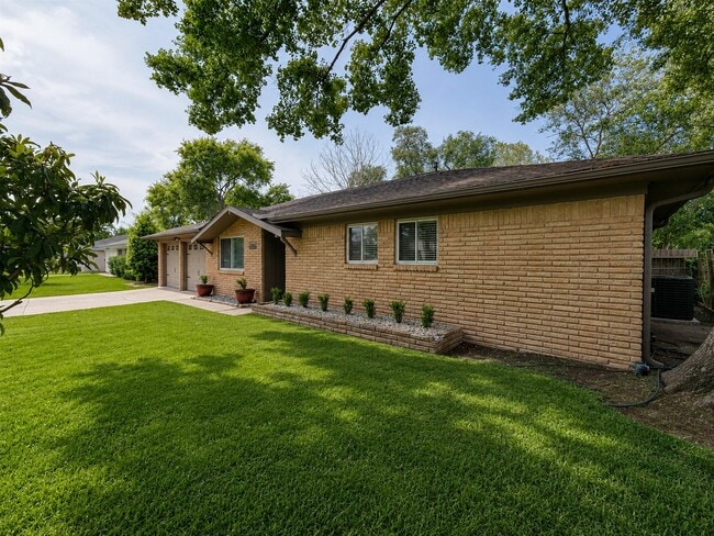 Photo - 5846 Ettrick Dr