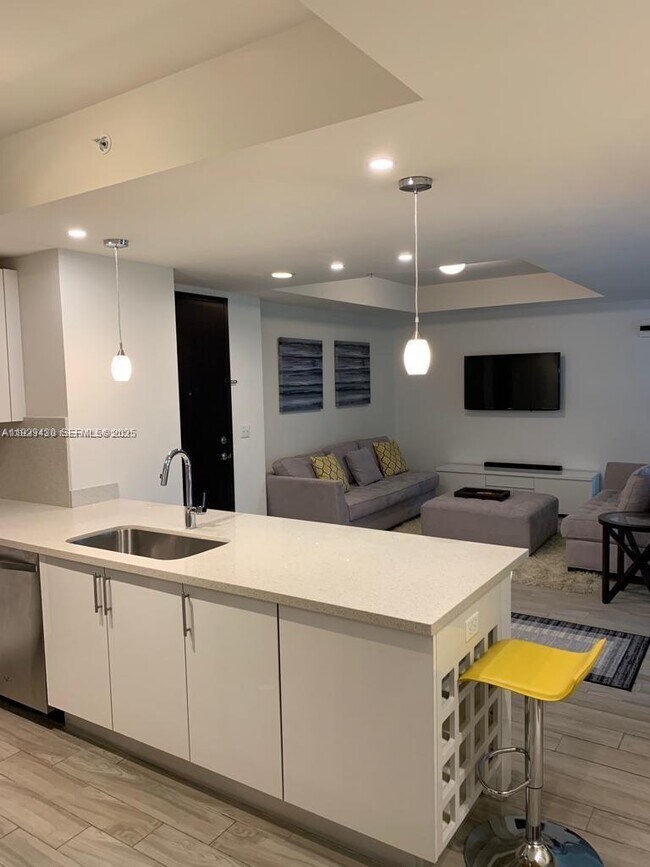 Building Photo - 999 SW 1st Ave Unit 1216