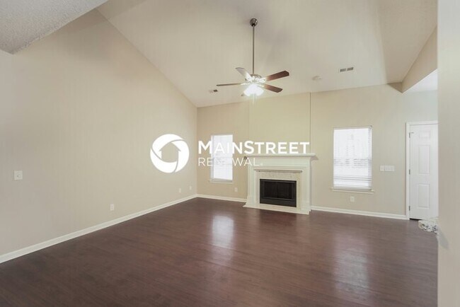 Photo - 3 Bedroom Pet-Friendly Home in Charlotte, NC with Main Street Renewal