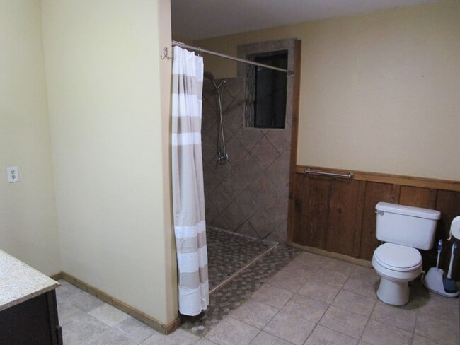 Photo - 2 Story House, 4 Bedrooms + Bonus Room in ...