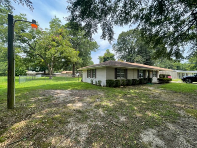 Photo - 205 Holly Ridge Dr House
