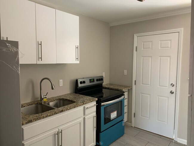 Photo - Cute 2 Bedroom Duplex near Freedom Drive