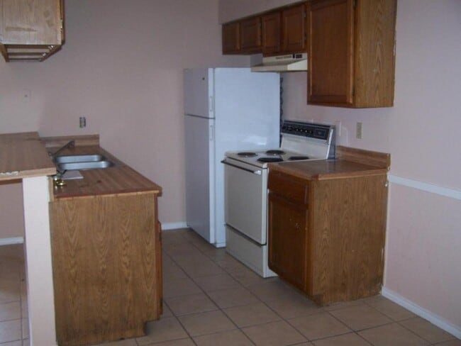 Photo - 1400 Clamp Ave