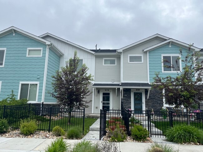 Photo - 656 Stonebridge Dr Townhome