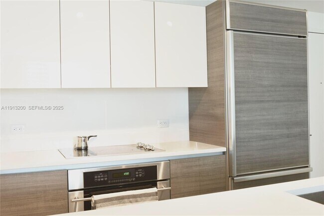 Building Photo - 1100 S Miami Ave Unit 1808