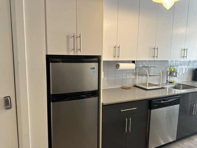 Photo - 595 St Clair Ave W Unité 5