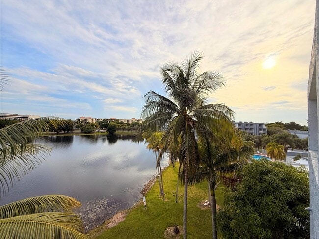 Photo - 9357 Fontainebleau Blvd Unidad D414